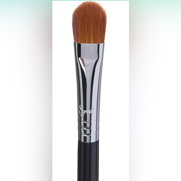 SIGMA BEAUTY LARGE SHADER BRUSH E60 - Picture 3 of 9